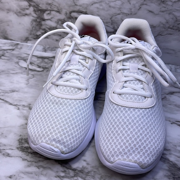 Nike Tanjun White Casual Athletic running Sneakers for finish line size US10 - Picture 8 of 14